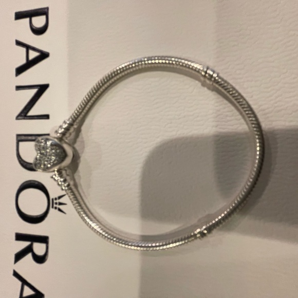 🌟 Disney Pandora Moments Mickey Mouse Heart Clasp Snake Chain Bracelet - Picture 5 of 6